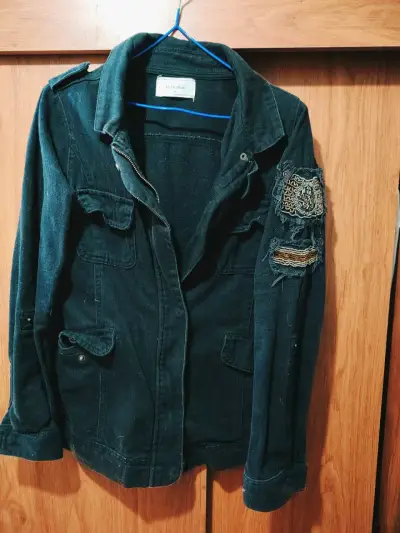 Chaqueta de mezclilla negra desgastada - miniatura 1