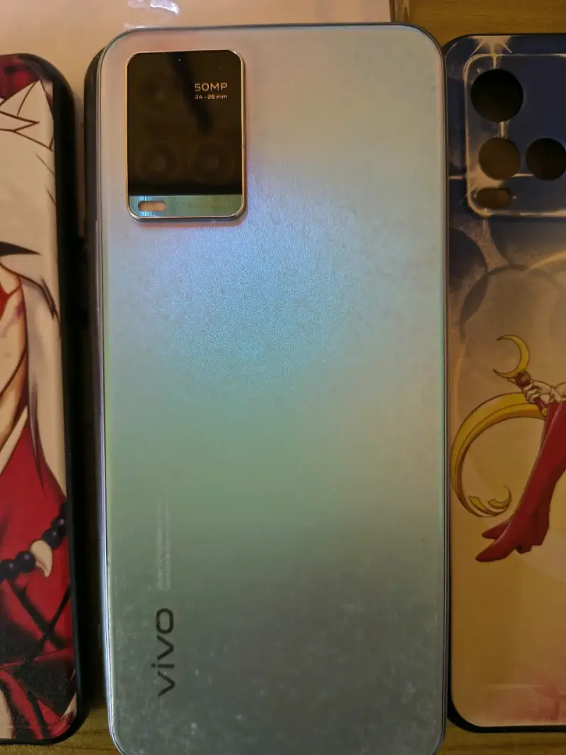 Teléfono móvil usado con funda - 2
