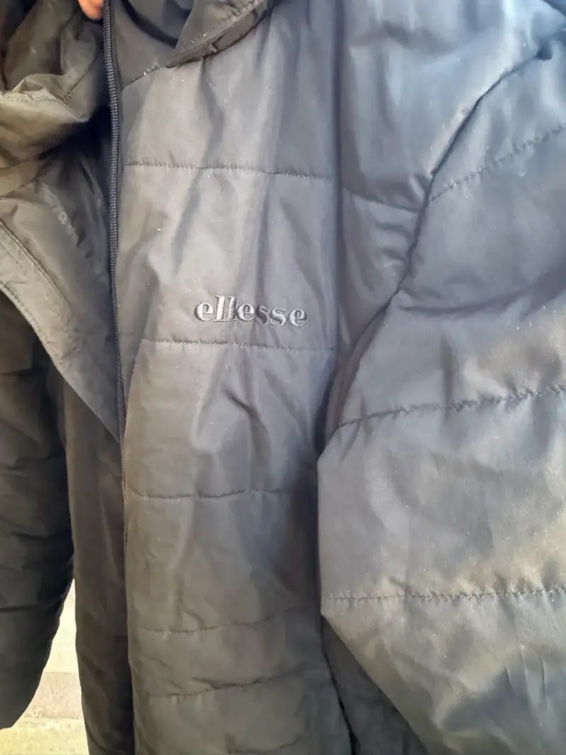Chaqueta ELLESSE impermeable negra acolchada - 3