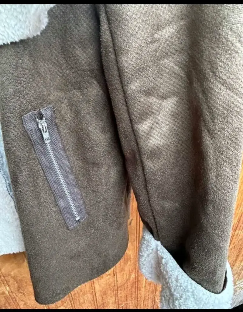 Chaqueta verde musgo con forro blanco - 3