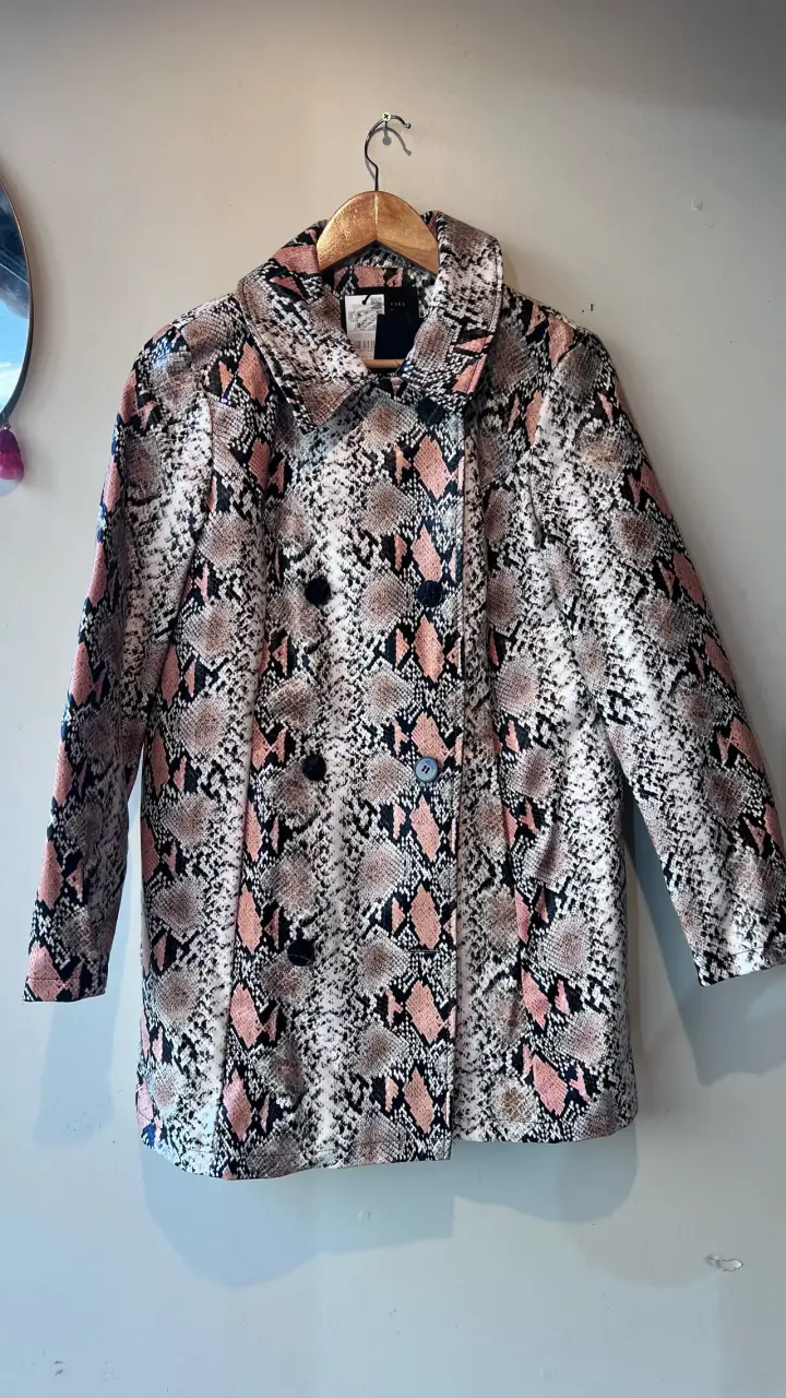 Abrigo de mujer estampado animal print - 1
