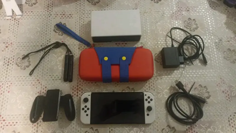 Nintendo Switch Oled con accesorios - 1