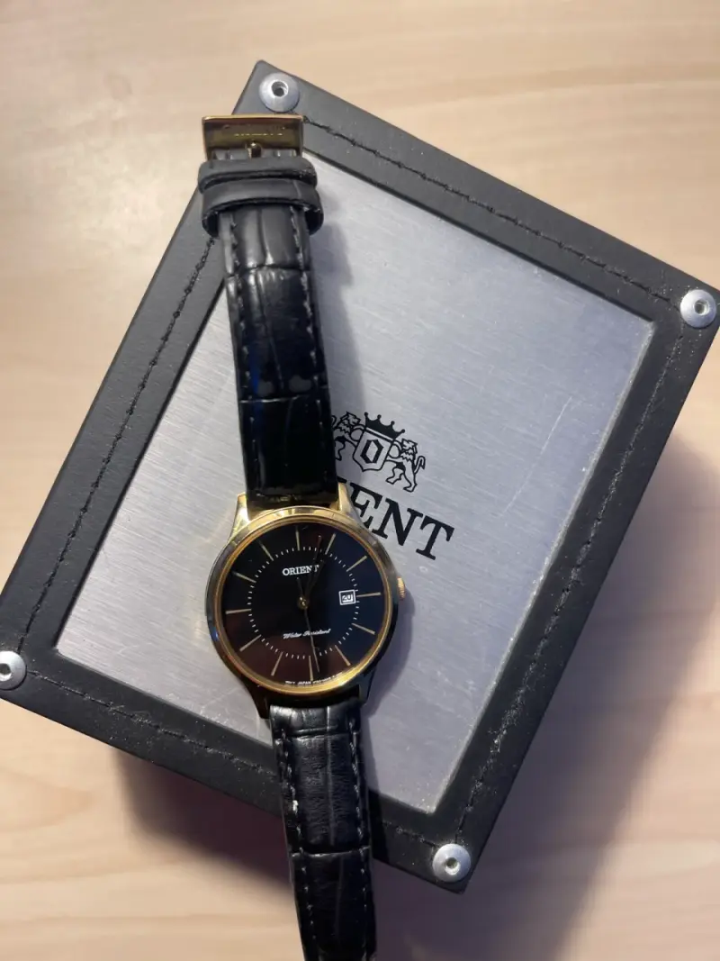Reloj Orient dorado y negro - 2