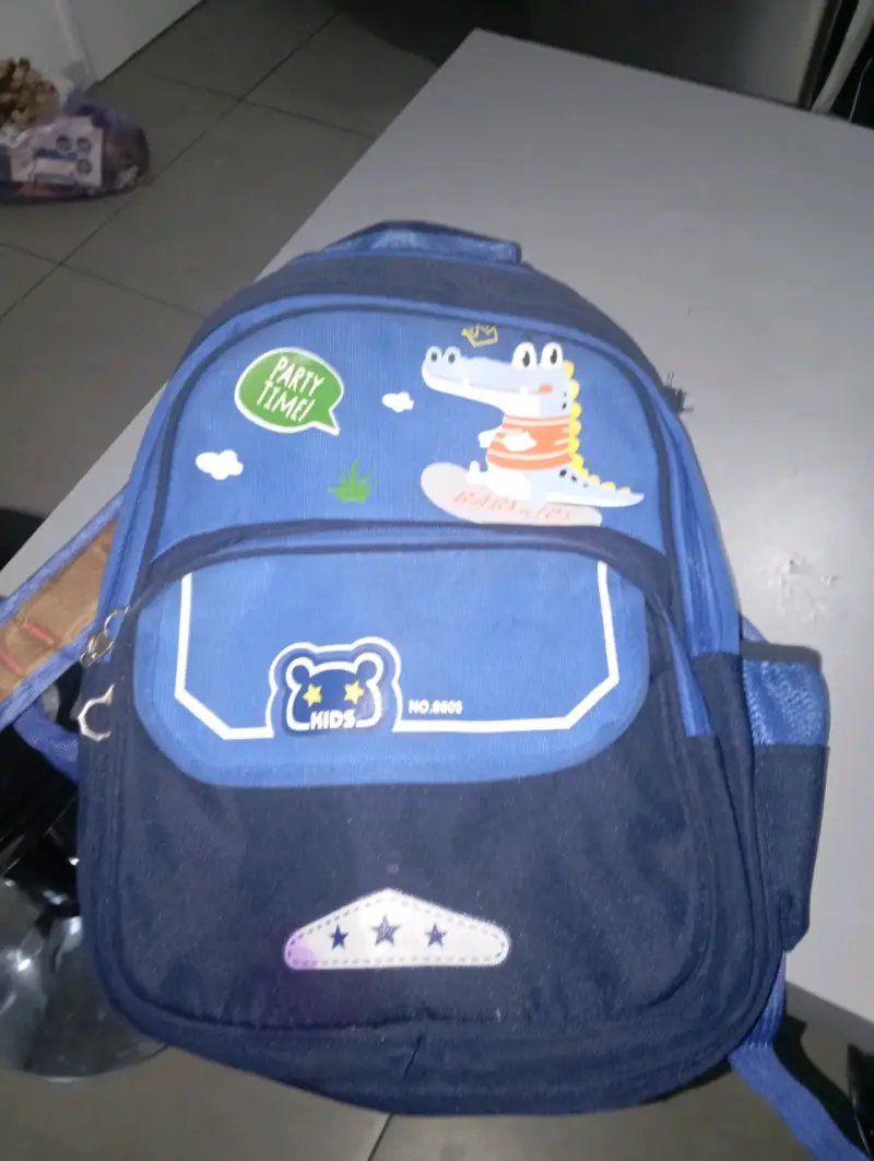 Mochila infantil azul con diseño de cocodrilo 🐊 - 1