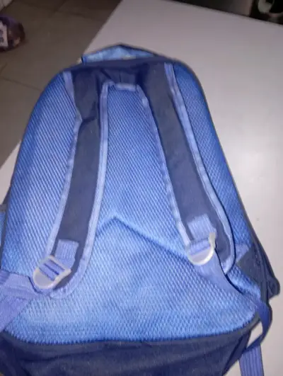 Mochila infantil azul con diseño de cocodrilo 🐊 - miniatura 2