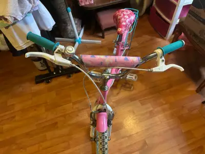 Bicicleta infantil rosada - miniatura 3