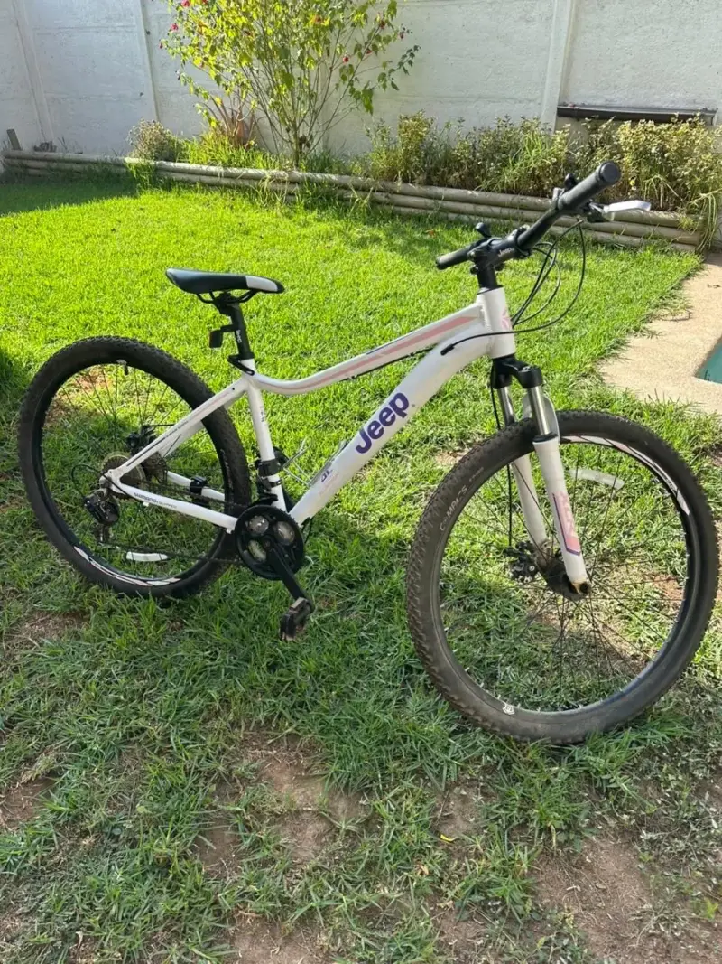 Bicicleta montaña Jeep blanca - 3