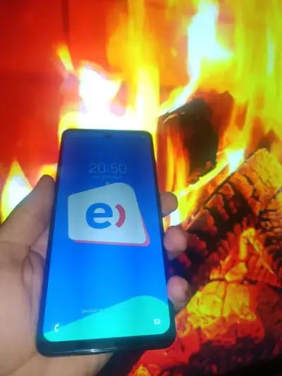 Smartphone  Samsung a51 en buen estado - miniatura 2