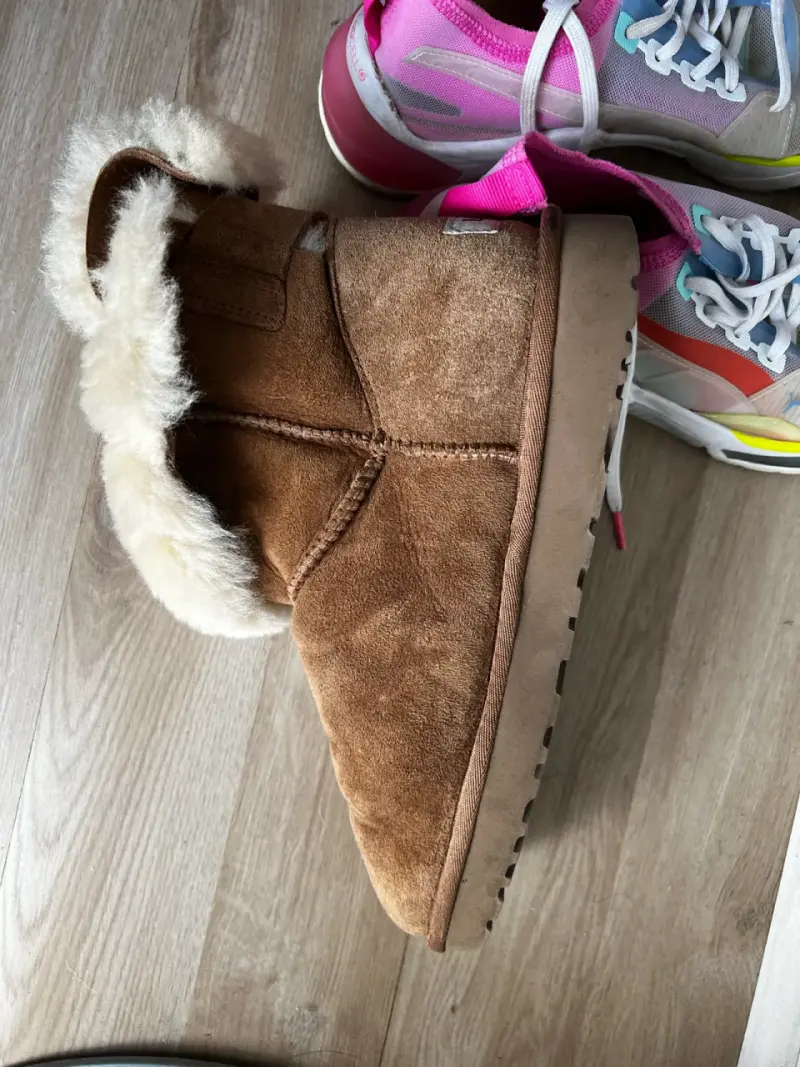 Botas Ugg  color café con forro - 1