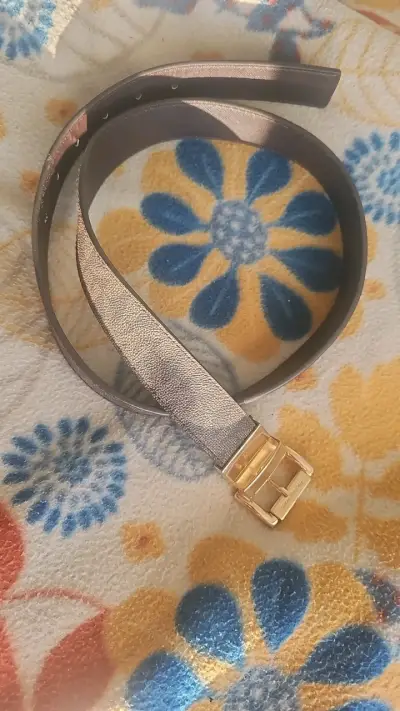Cinturón metálico dorado - miniatura 1