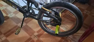 Bicicleta BMX Lahsen negra - miniatura 2