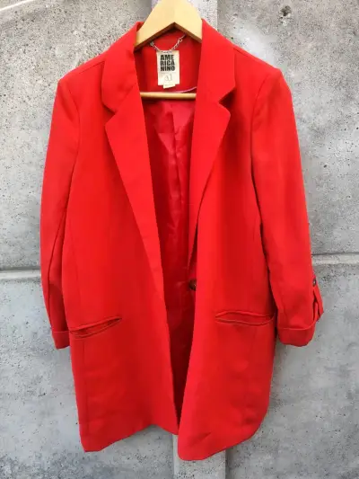 Abrigo rojo estilo clásico - miniatura 3