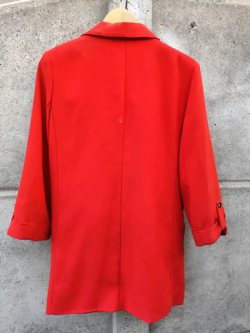 Abrigo rojo estilo clásico - 4