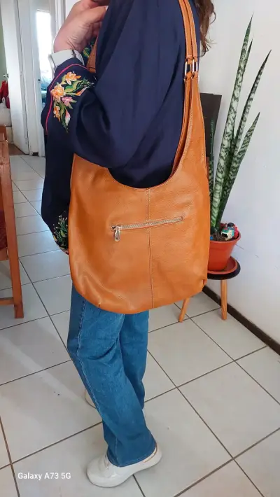 Bolso bandolera café / burdeo cuero 100% México - miniatura 1