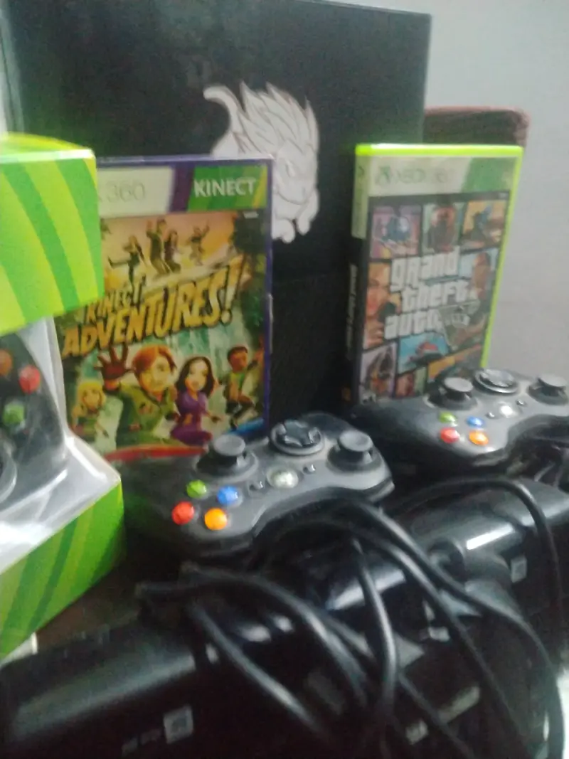 Consola Xbox 360 con accesorios y juegos - 3