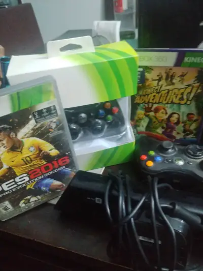 Consola Xbox 360 con accesorios y juegos - miniatura 4
