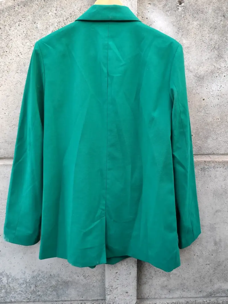 Blazer verde con diseño interior - 2