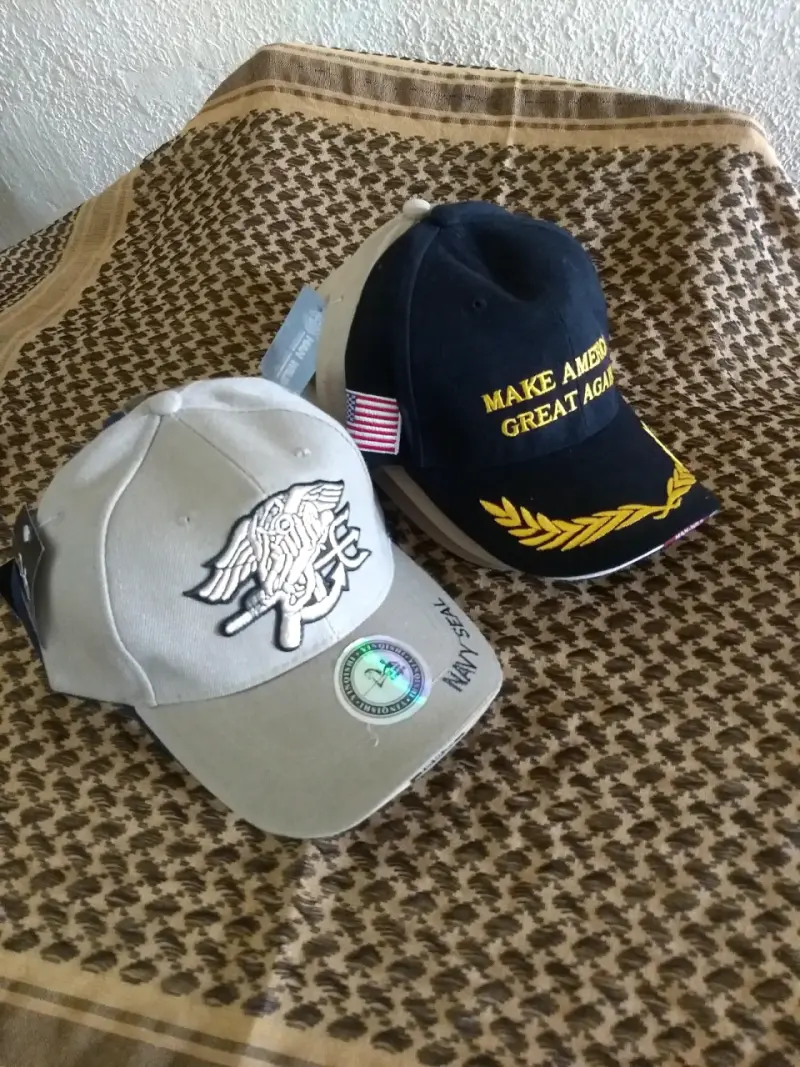 Gorros con diseño y texto