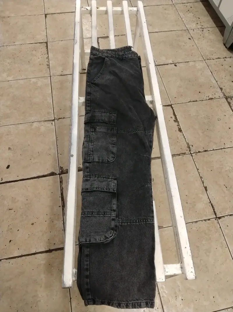 Pantalones cargo negros - 1