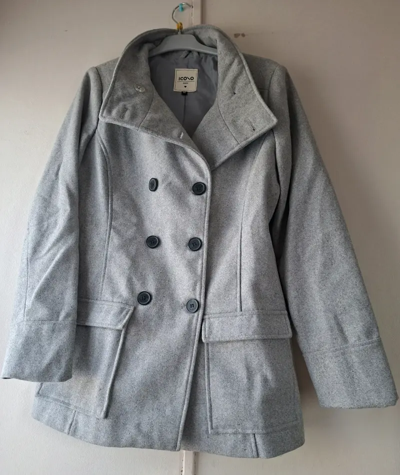 Abrigo gris doble botonadura