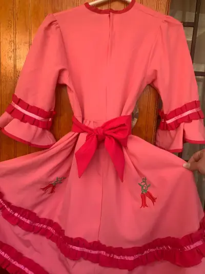 Vestido folklórico rosa bordado - miniatura 2