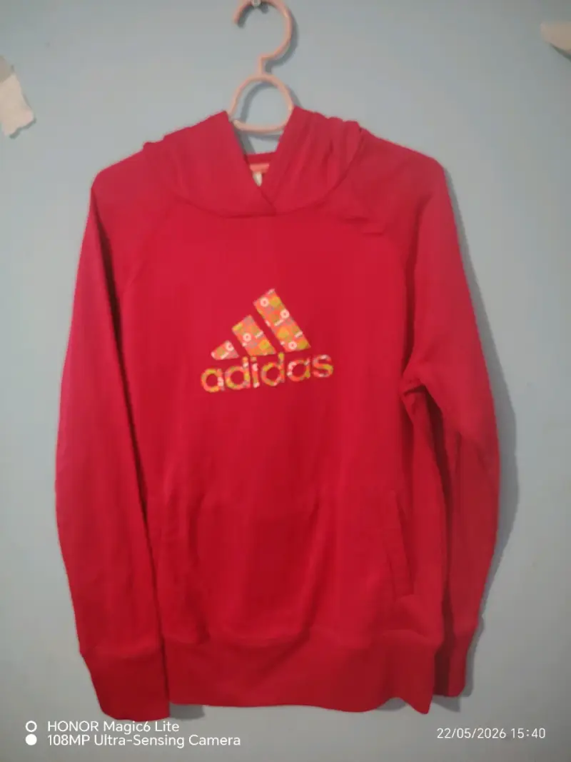Polerón rojo con capucha Adidas