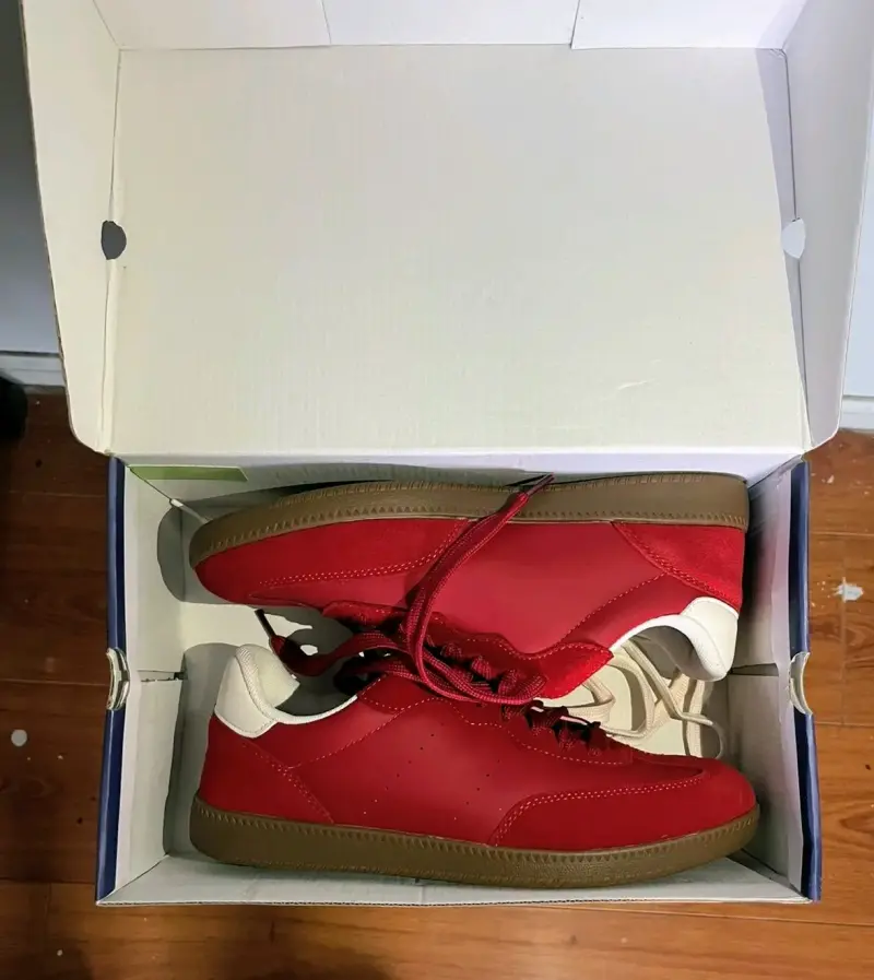 Zapatillas rojas con suela goma - 1