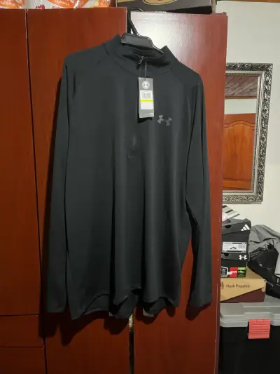 Polera negra Under Armour - miniatura 2