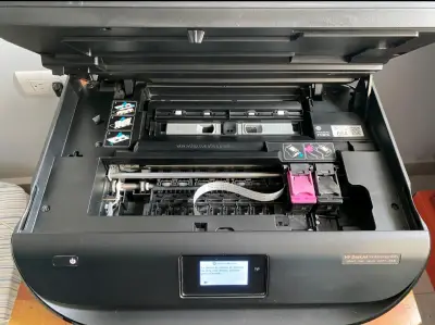 Impresora HP DeskJet multifuncional - miniatura 2
