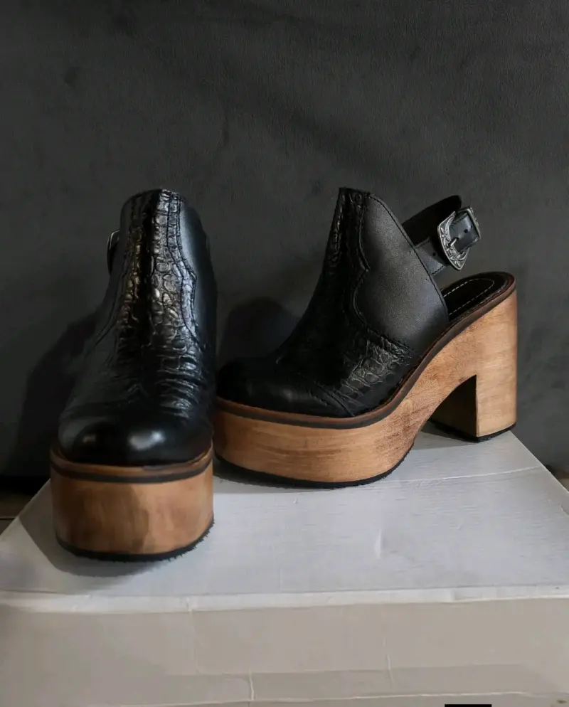Zapatos de plataforma negros de cuero - 1