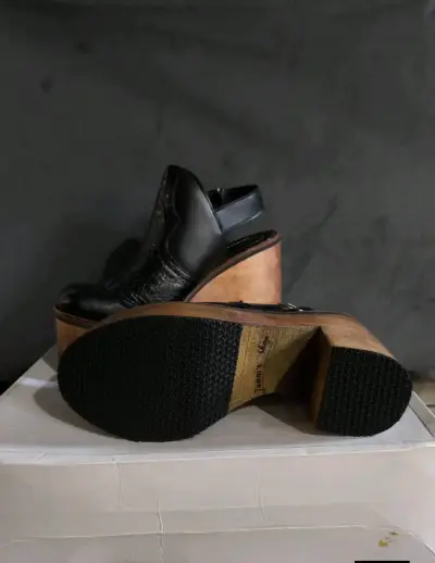 Zapatos de plataforma negros de cuero - miniatura 2