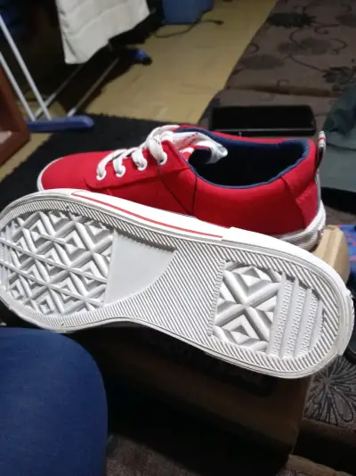 Zapatillas rojas casuales - miniatura 2