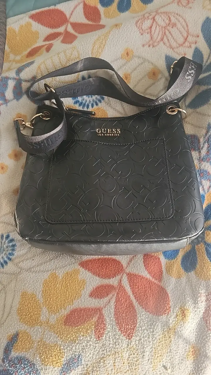 Cartera Guess negra elegante - 1