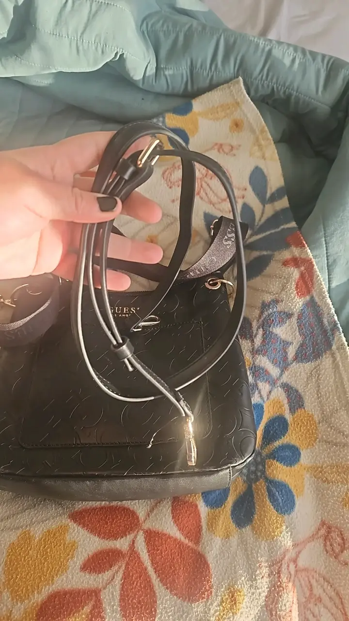 Cartera Guess negra elegante - 4