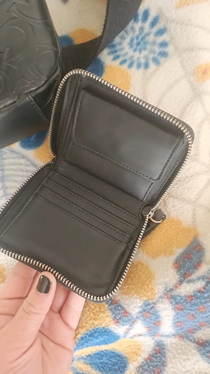 Cartera Guess negra elegante - 5
