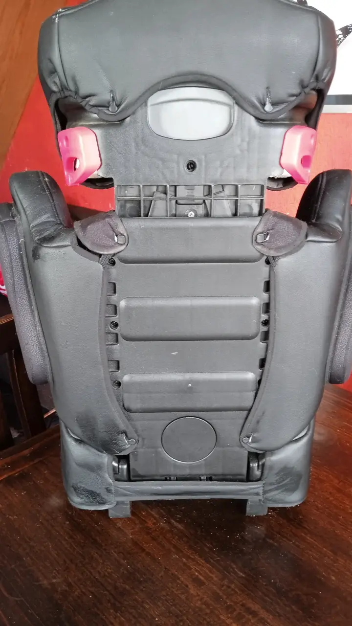 Silla de auto negra con protección lateral - 2