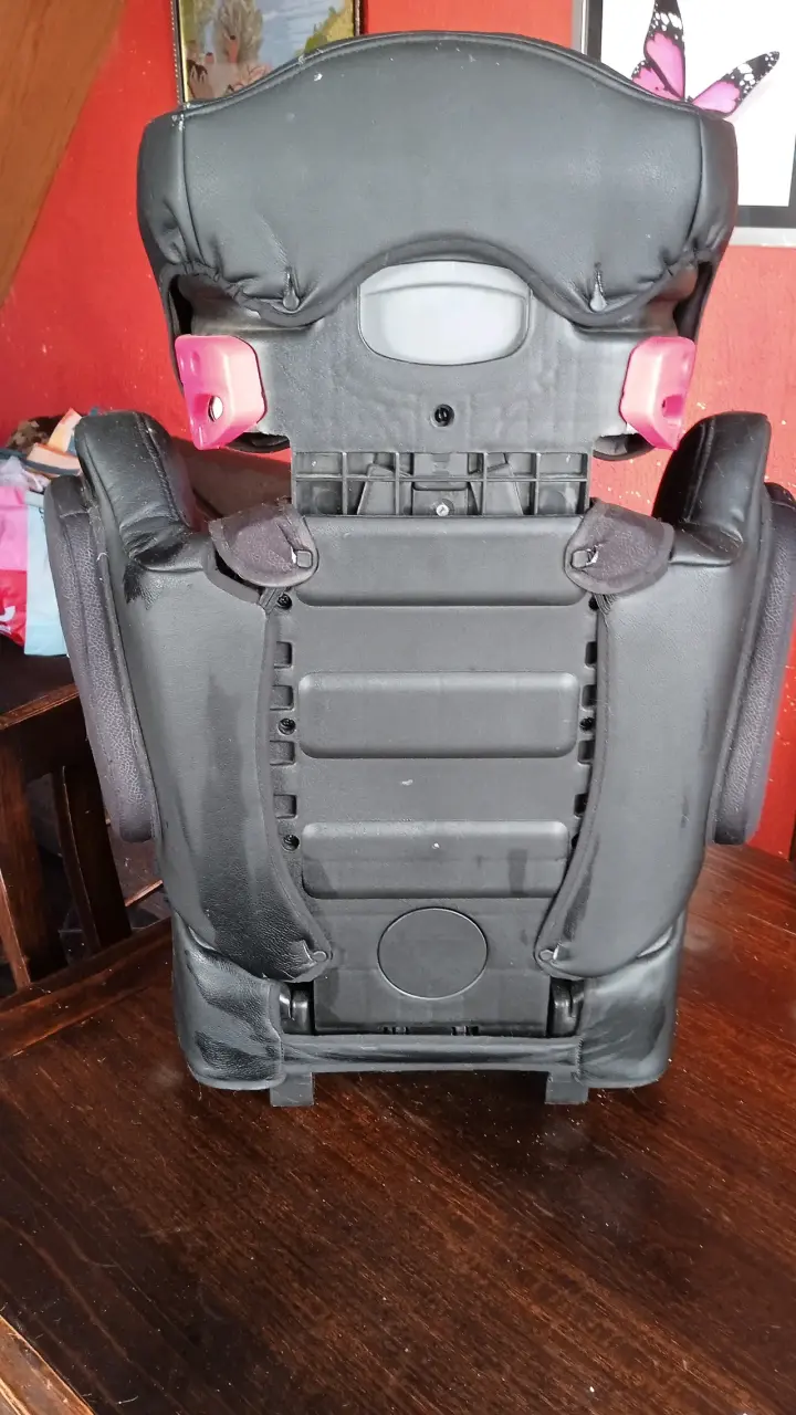 Silla de auto negra con protección lateral - 3