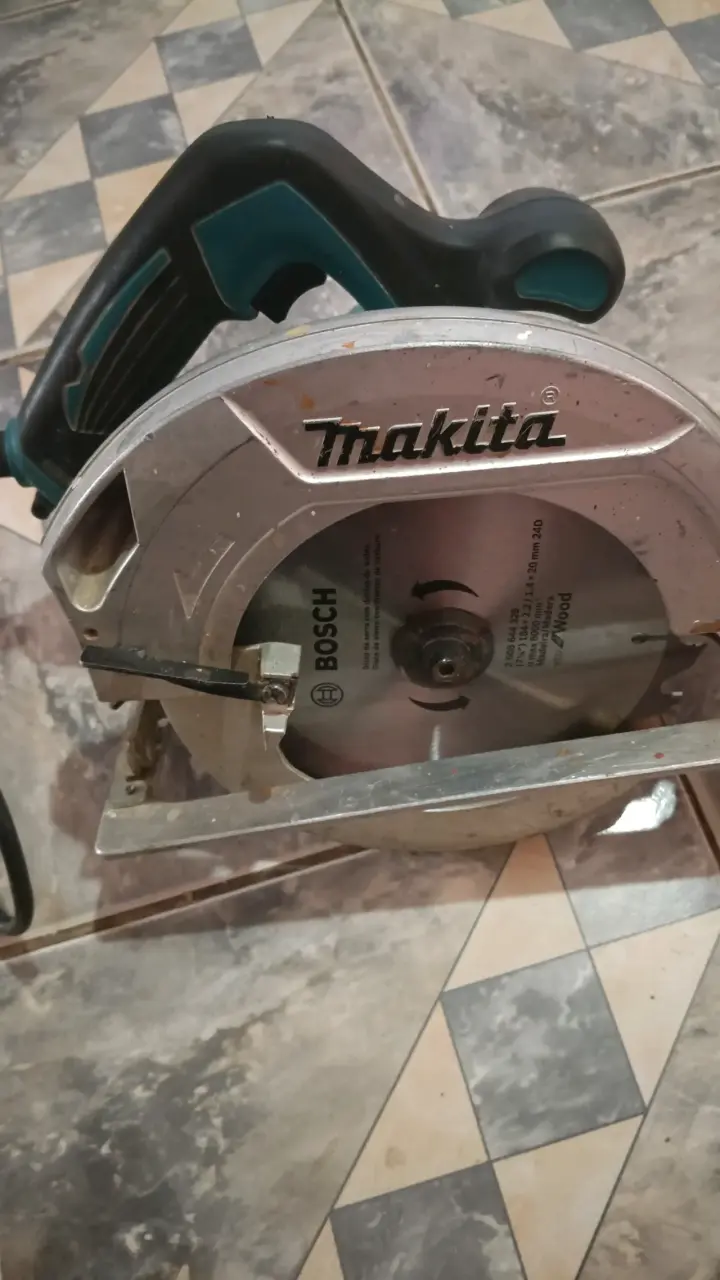 Sierra circular Makita usada