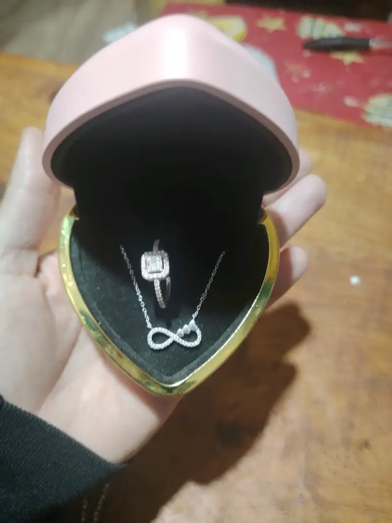 Set anillo y collar con caja