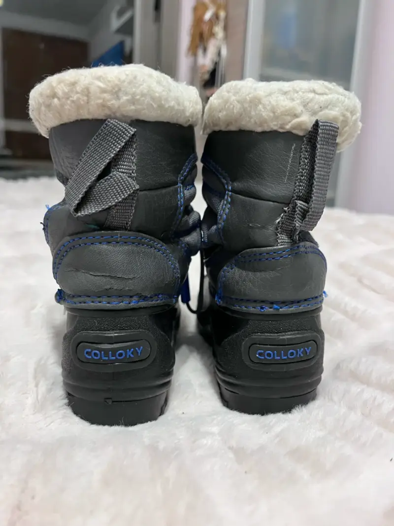 Botas de nievenegras y azules - 2