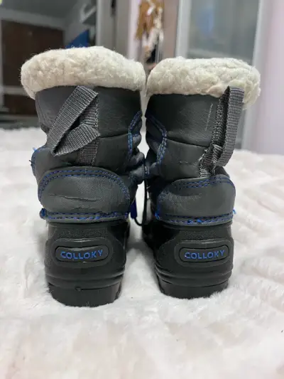 Botas de nievenegras y azules - miniatura 2