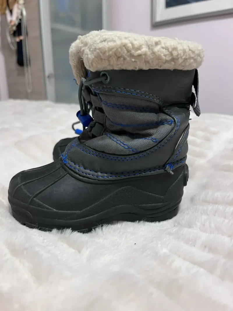 Botas de nievenegras y azules - 3