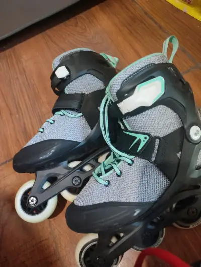 Patines en línea grises - miniatura 1