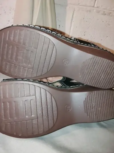 Sandalias negras de mujer - miniatura 3