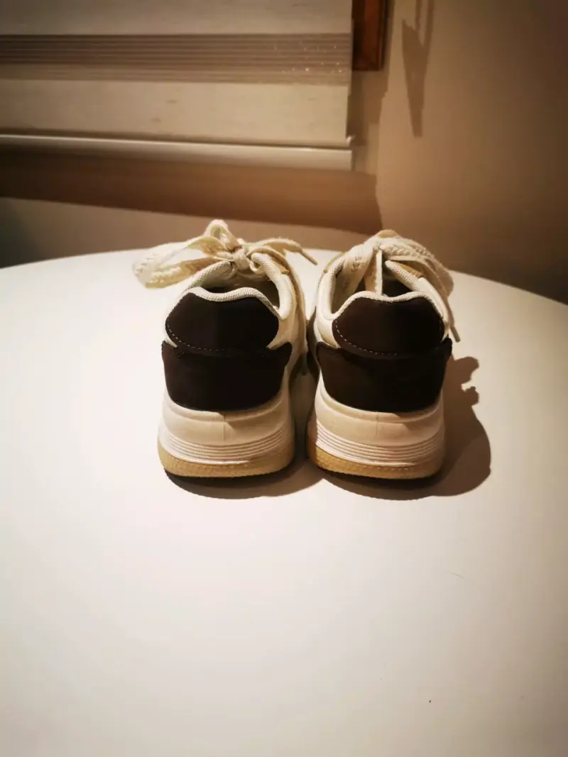Zapatillas blancas y beige - 3