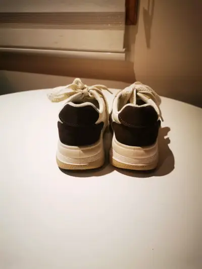 Zapatillas blancas y beige - miniatura 3