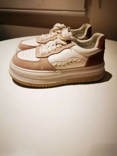 Zapatillas de cuero beige - miniatura 1