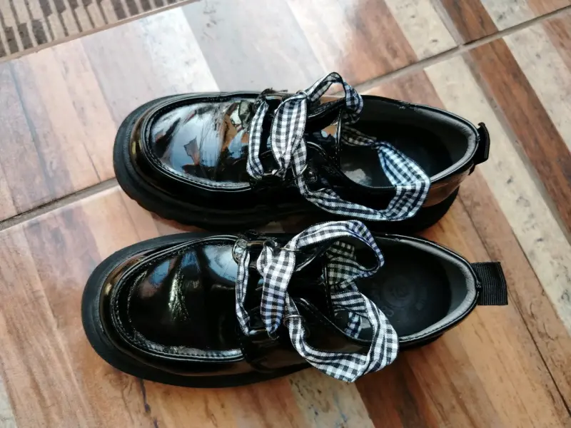 Zapatos de charol negro marca colloki - 1