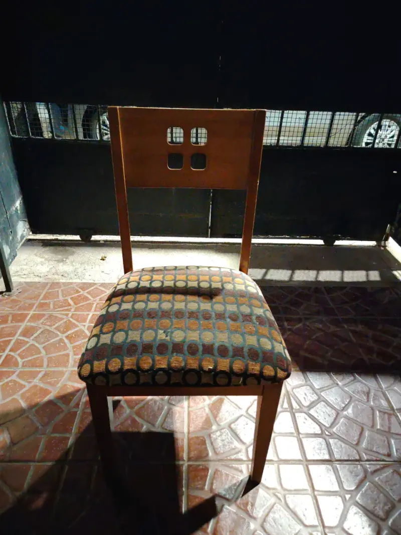 Sillas de madera son 6