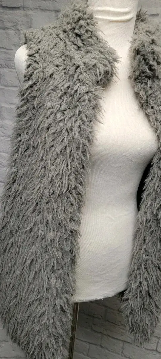 Chaleco gris peludo Forever 21 - 3